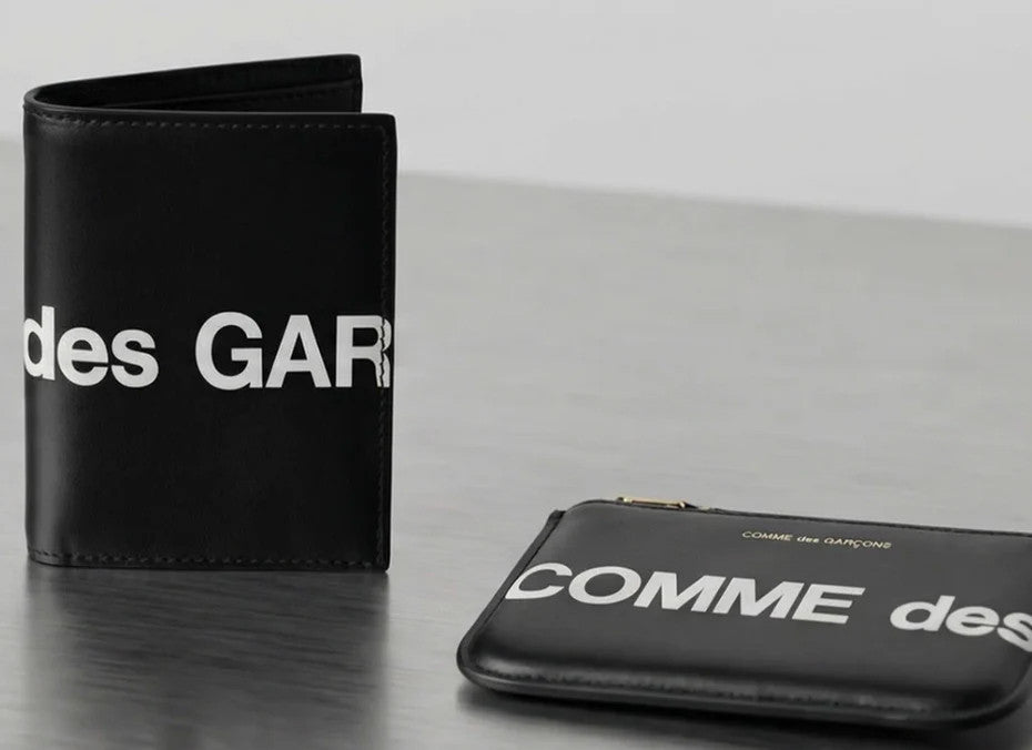 Comme des Garçons Play Gold logo t-shirt – Luisa World