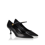 Pointed-toe pumps