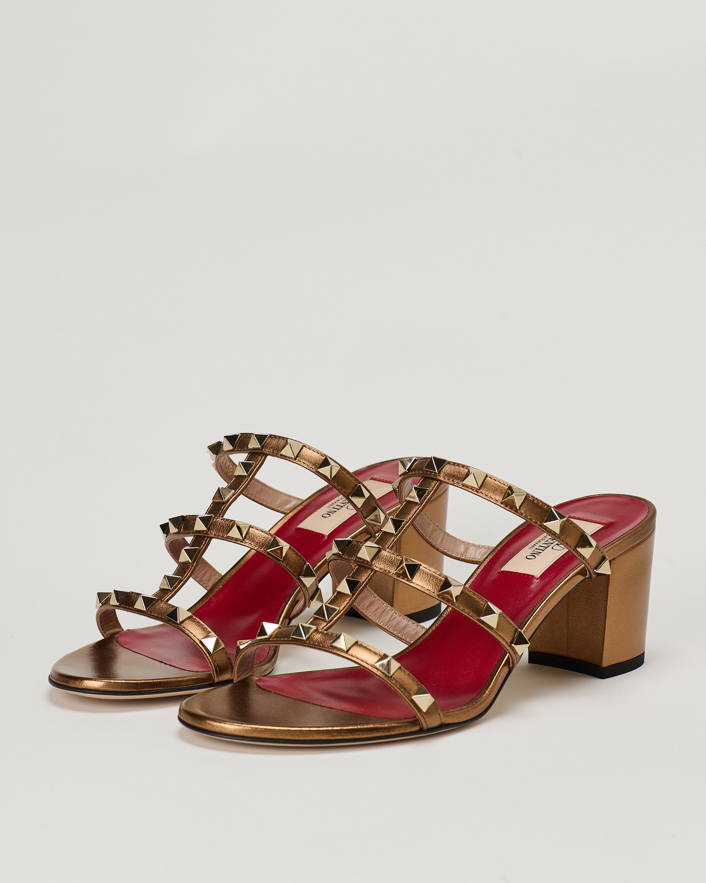 Valentino Garavani Bowow metallic leather platform sandals – Luisa